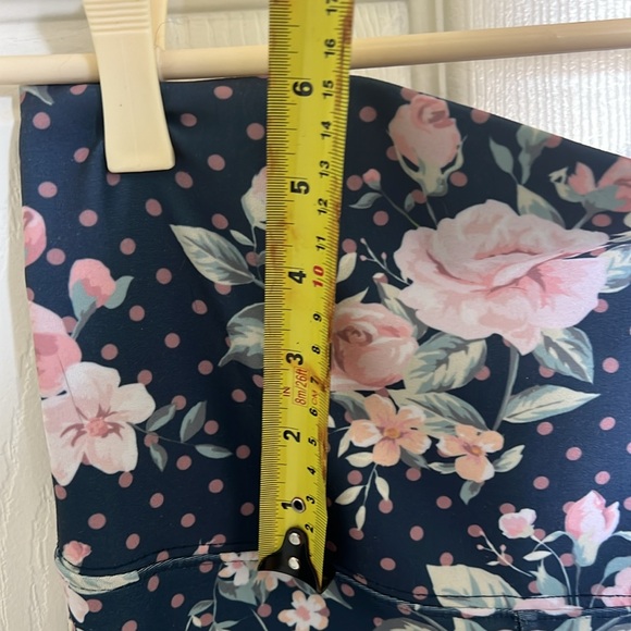 Hot Dame Leggings - Picture 6 of 6